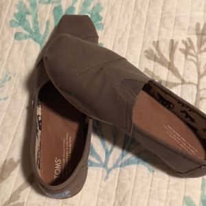 Size 9 Gray Toms
